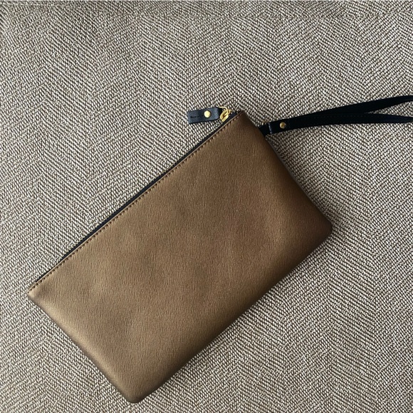 Neiman Marcus Leather Wristlet Metallic Zippered Pouch. 9 in.X5 1/2in. W/Strap. - Picture 3 of 10